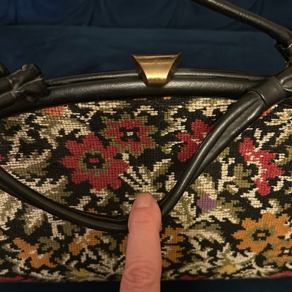 Vintage 1950s Needlepoint Handbag. 50s Black Floral Needlepoint Purse - Picture 10 of 12